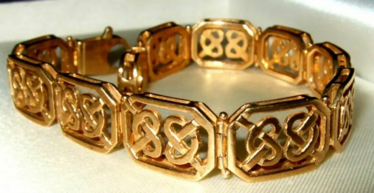 Vintage Hallmarked 9ct Gold Celtic Bracelet - Image 2