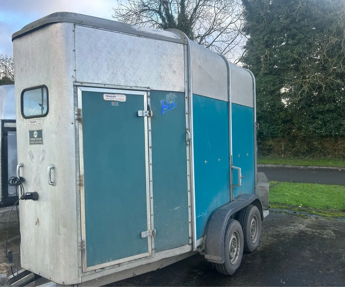 505 horse box - Image 1