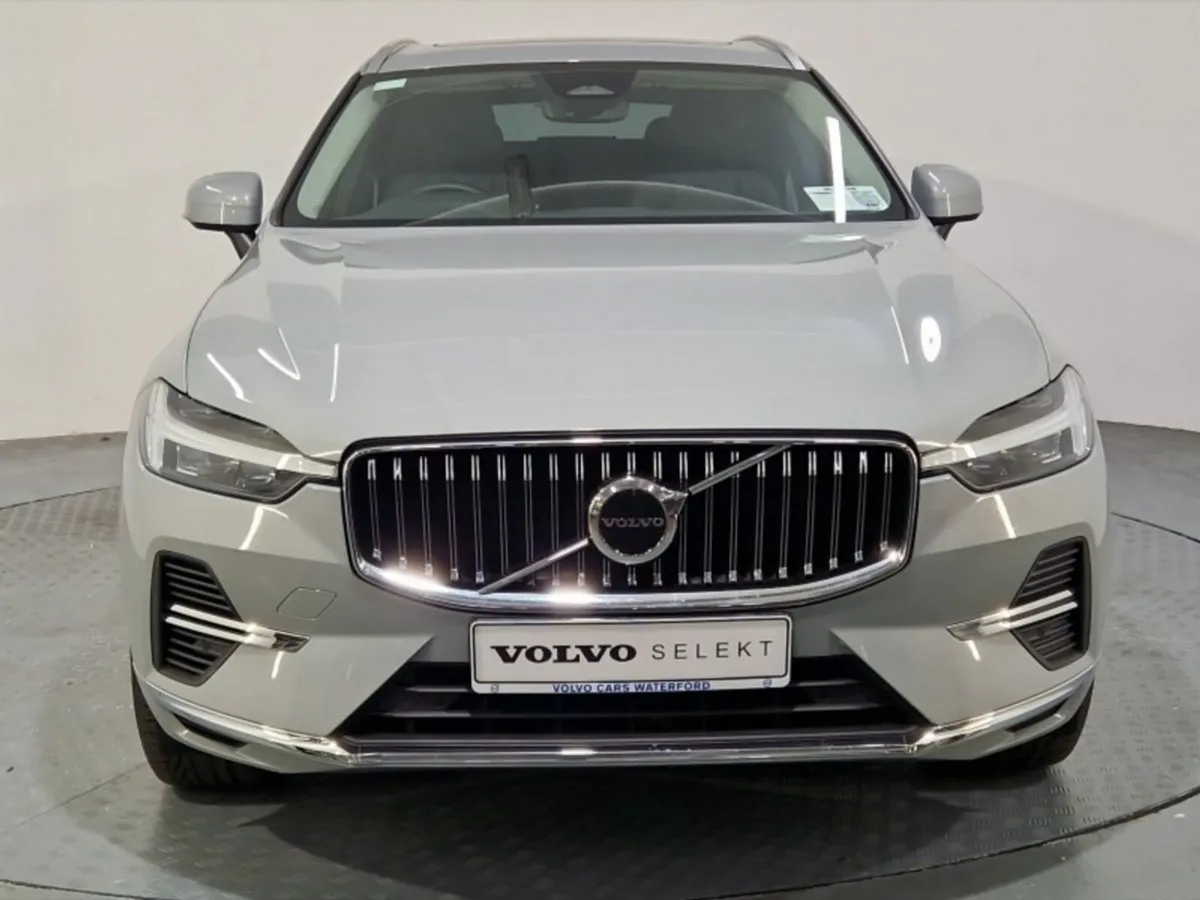 Volvo XC60 T6 AWD PHEV Core - Image 3