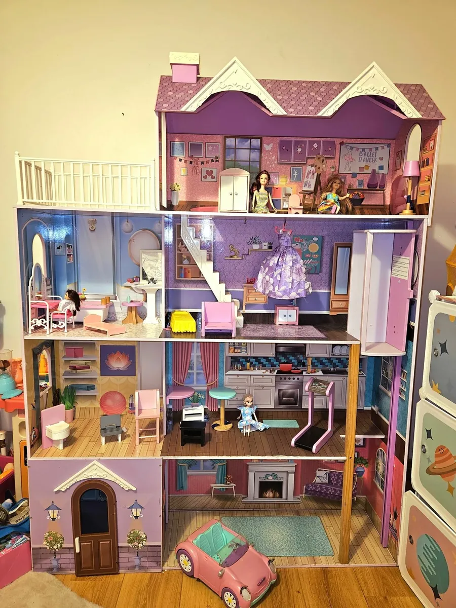 Giant Doll house - Image 1