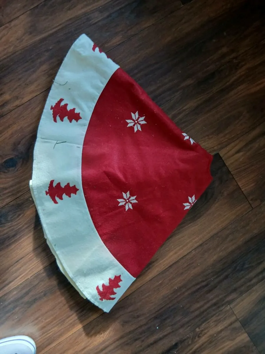 Free - 5ft Christmas Tree & Stand - Image 3