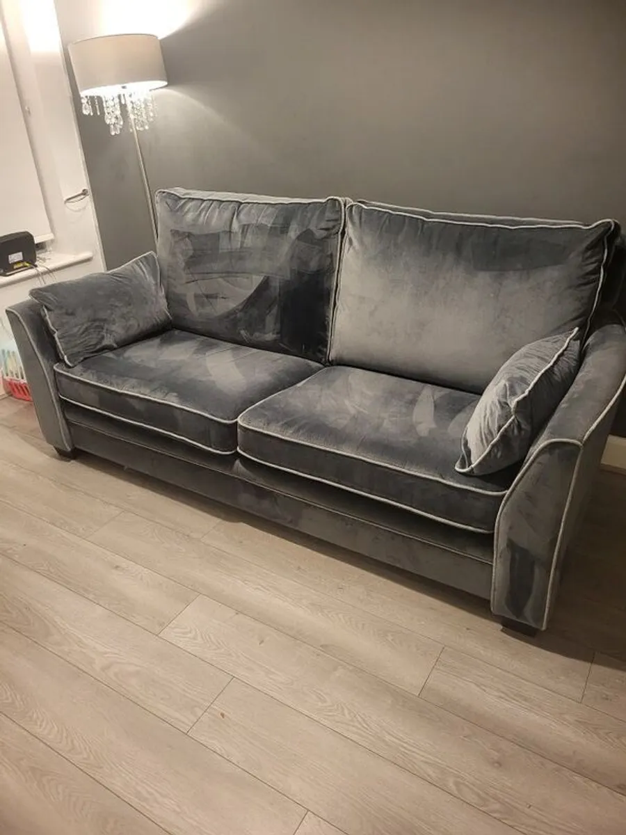 sofa - Image 1
