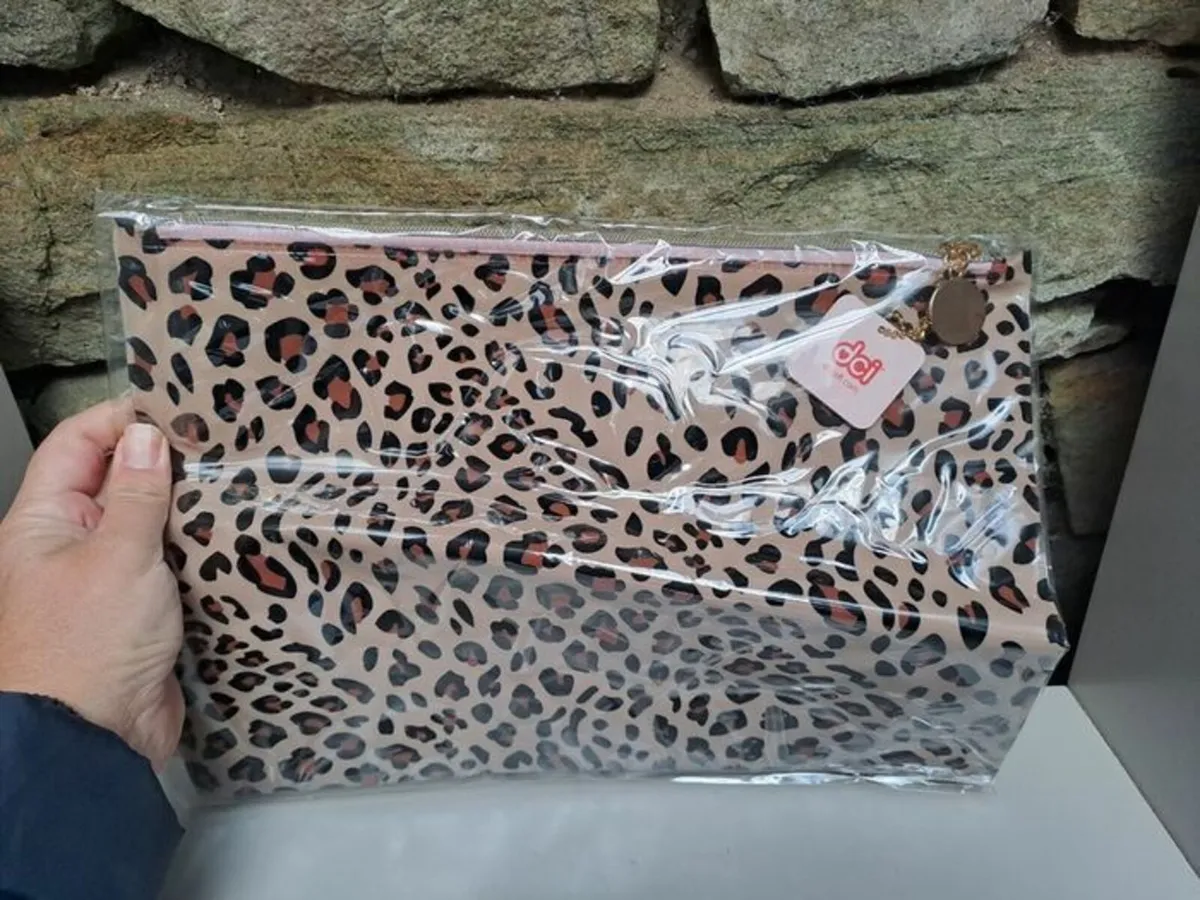 Glitter pouch Stay Wild NEW - Image 4