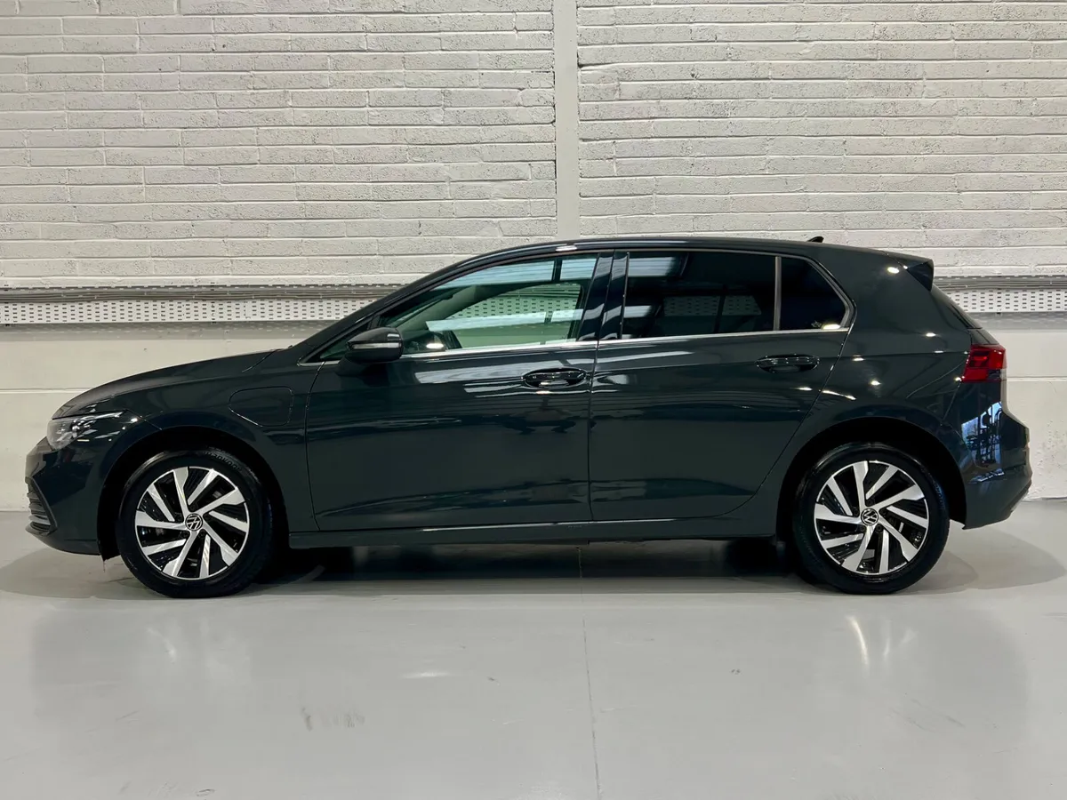 Volkswagen Golf Style 1.4TSI PHEV 201bhp Auto - Image 4