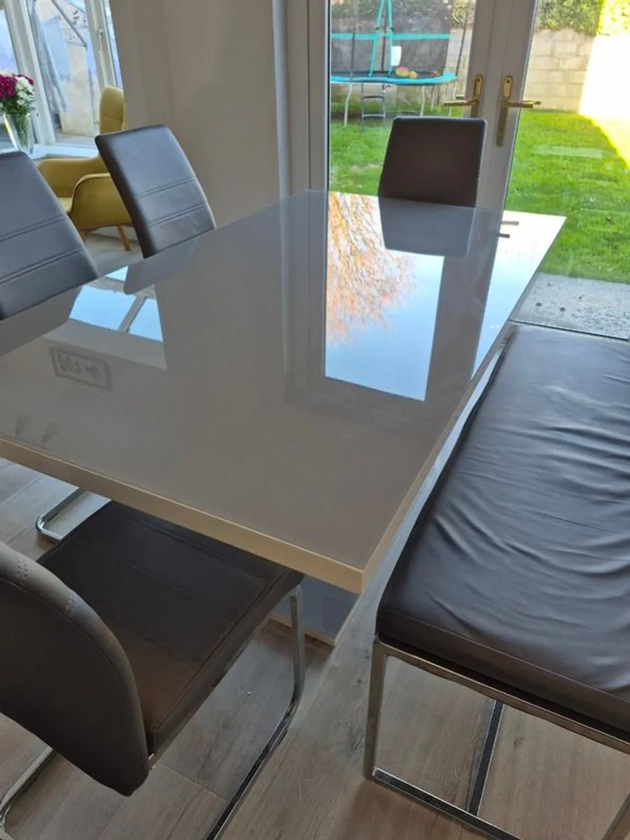 Kitchen table & chairs - Image 2