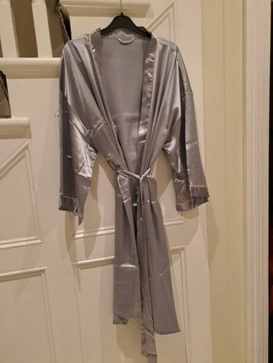 Winthome silk Dressing gown Size XL or 20 - Image 2
