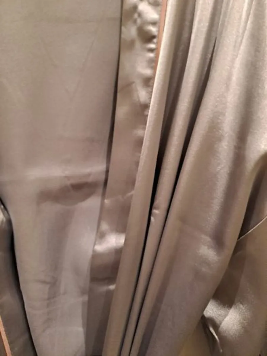 Winthome silk Dressing gown Size XL or 20 - Image 4