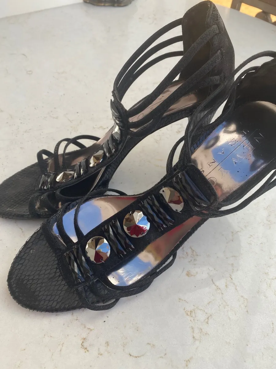 Ladies black sandals - Image 2