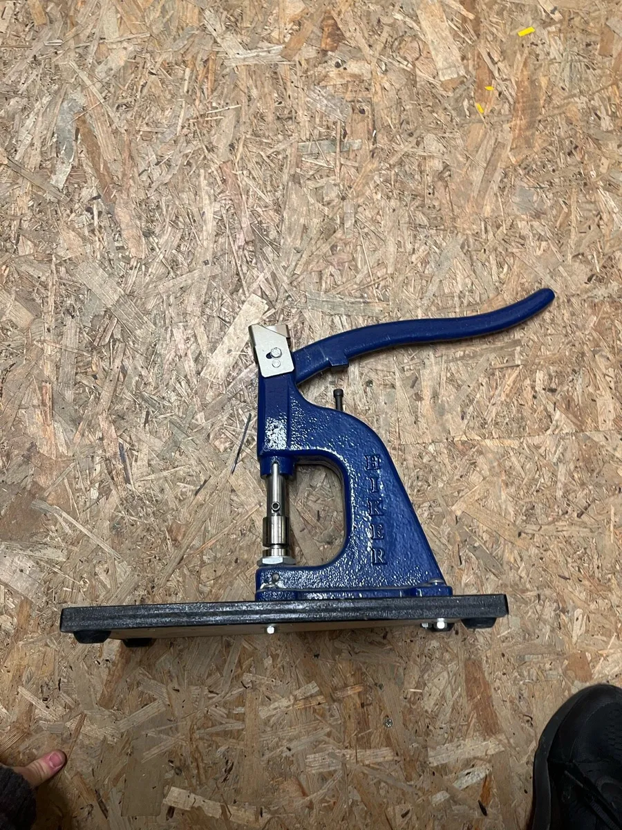 Grommet press - Image 1