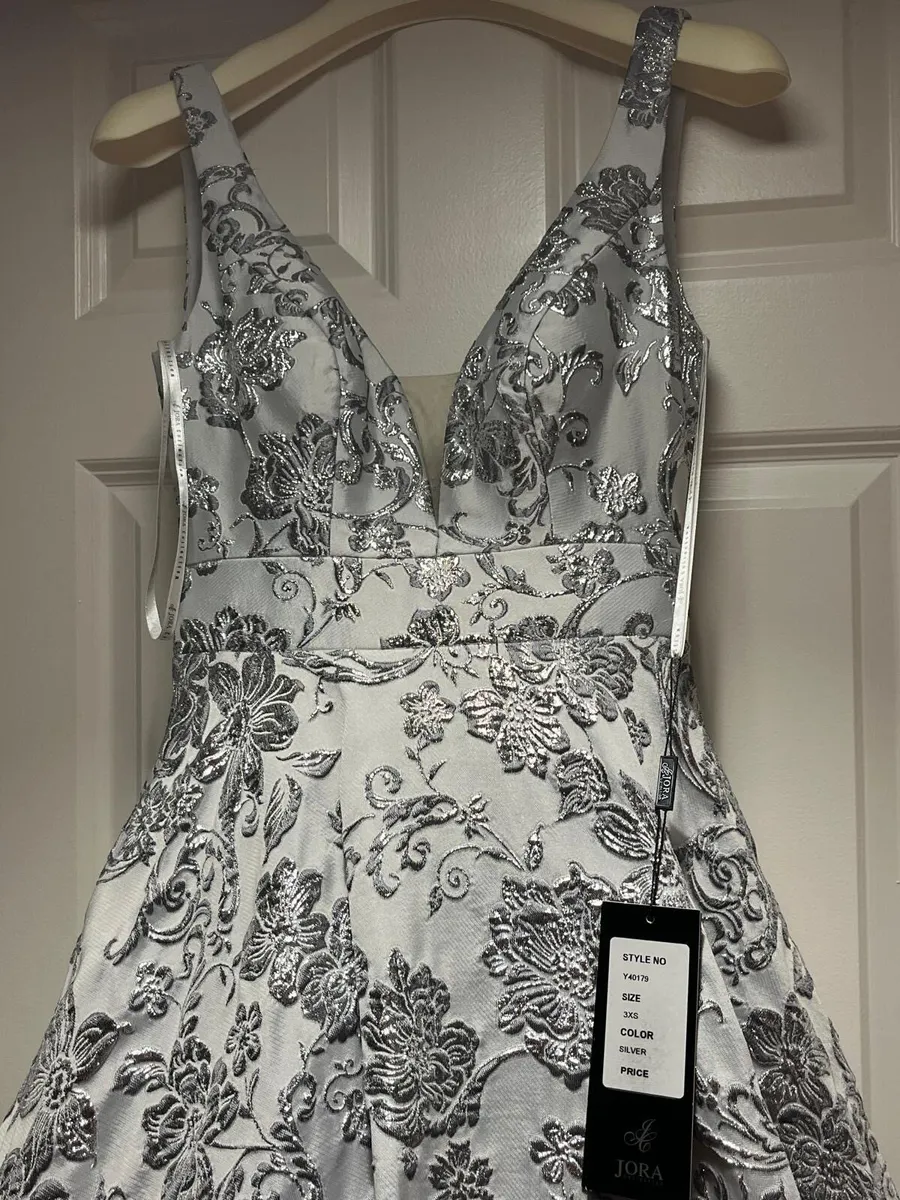 Debs/Ball gown - Image 4