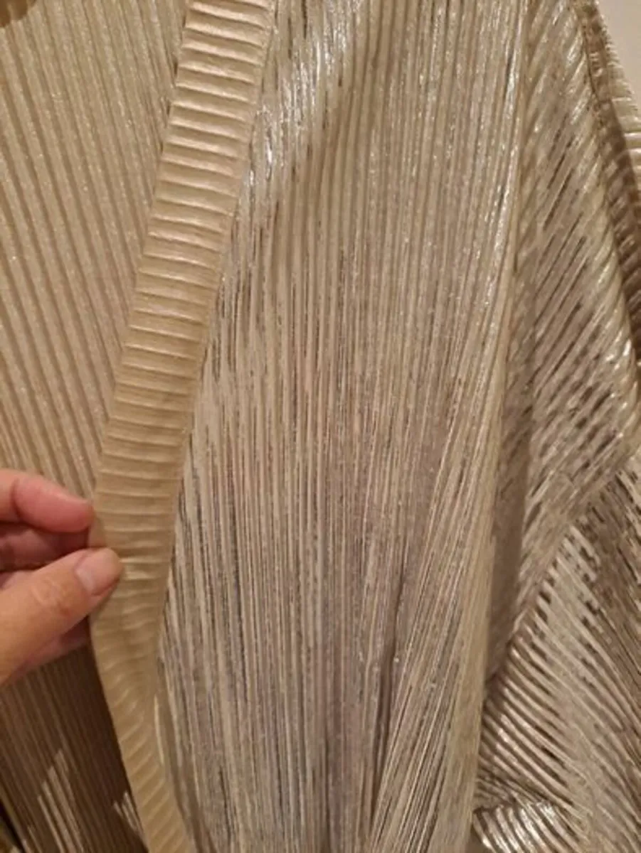 Winthome gold Dressing gown size M or 16 NEW - Image 4