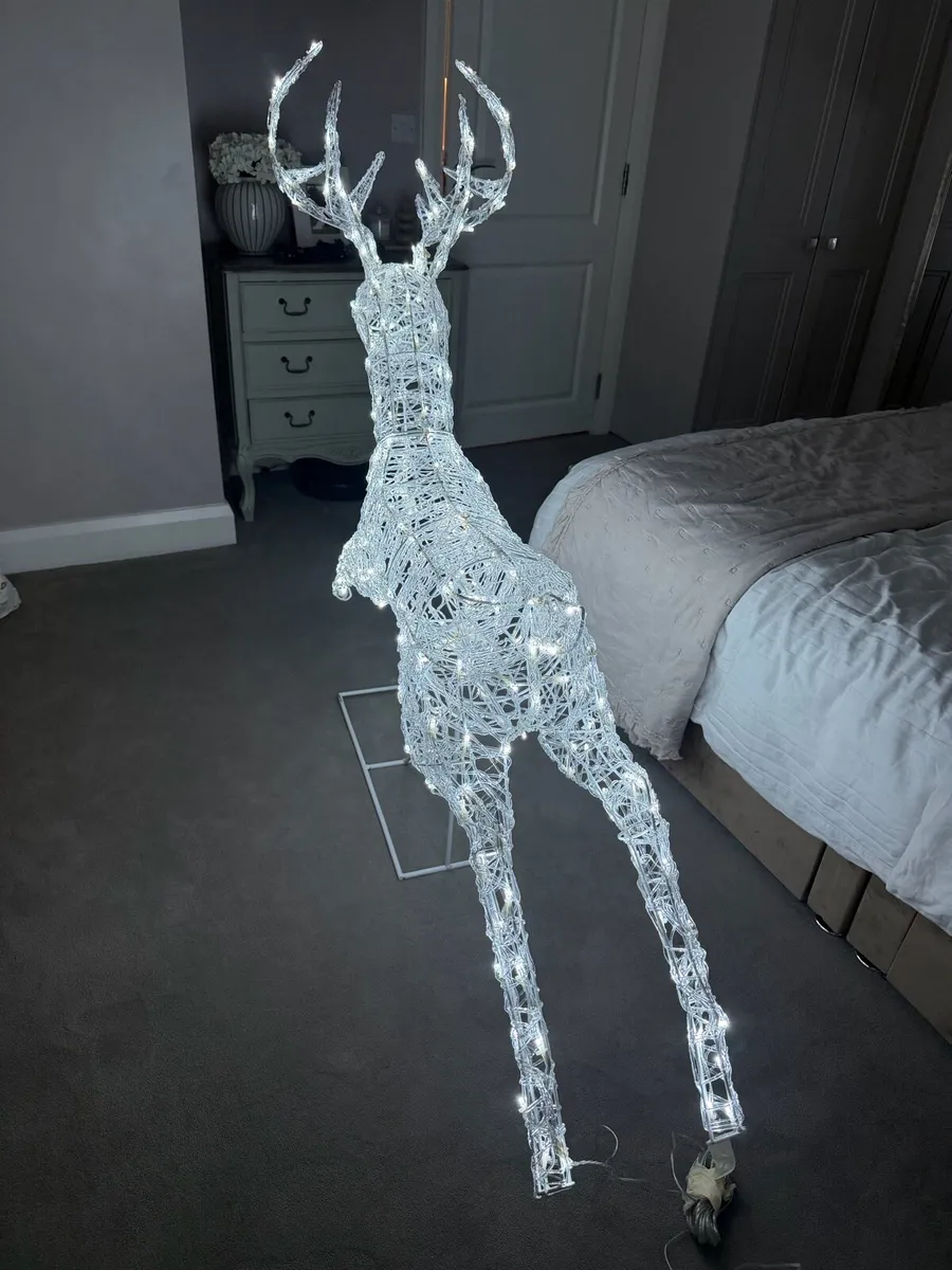 Light up outdoor reindeer - Image 3