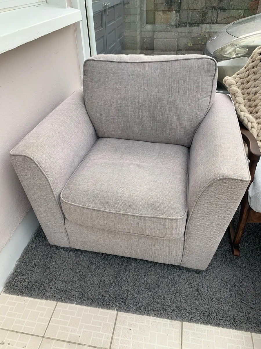 Stylish Grey Armchair - Excellent Condition - Image 2