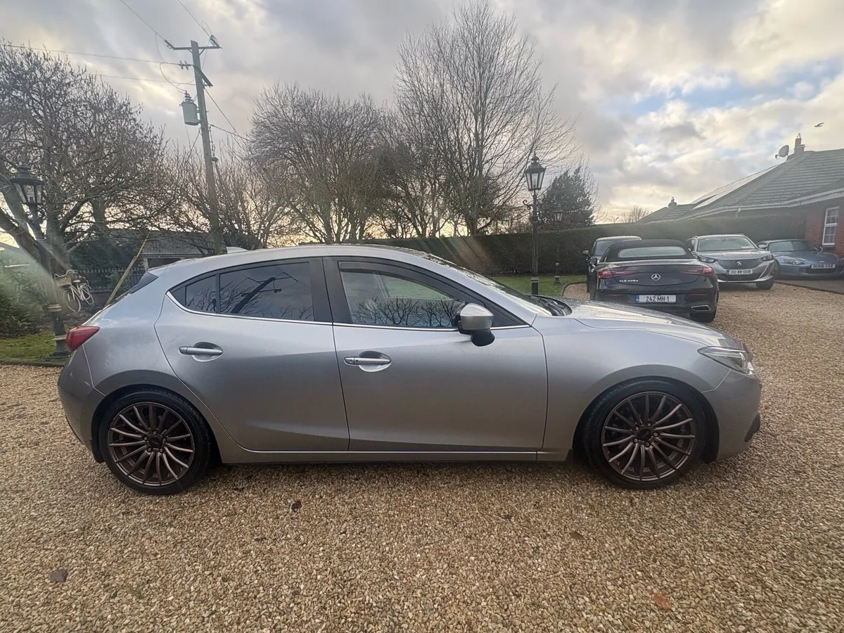 2016 Mazda 3 executive - Image 1