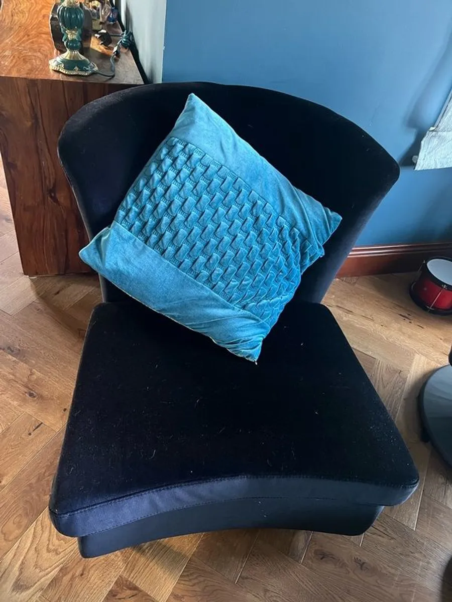 Black Velvet Accent Chair - Image 3