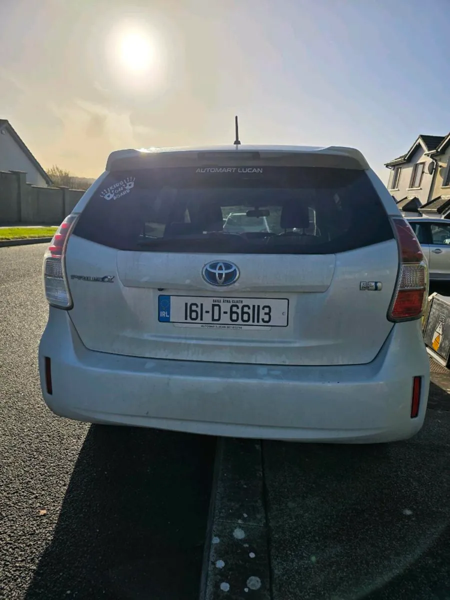 Toyota Prius Alpha 2016 - Image 1