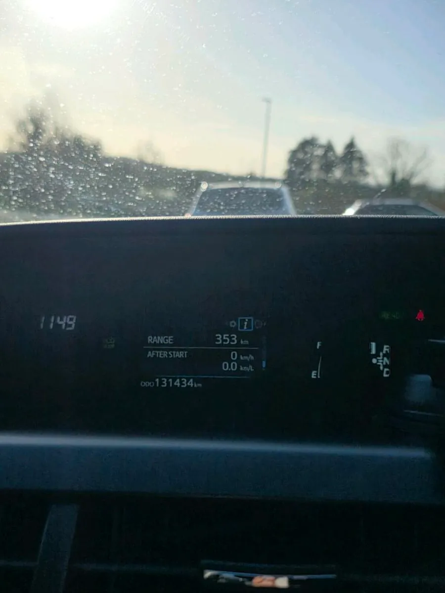 Toyota Prius Alpha 2016 - Image 4