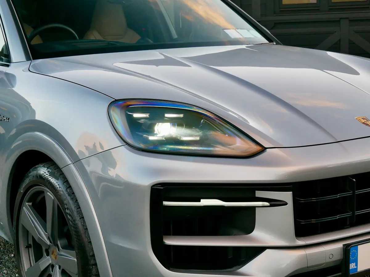 2024 Porsche Cayenne E-Hybrid 470BHP, HIGH SPEC - Image 2