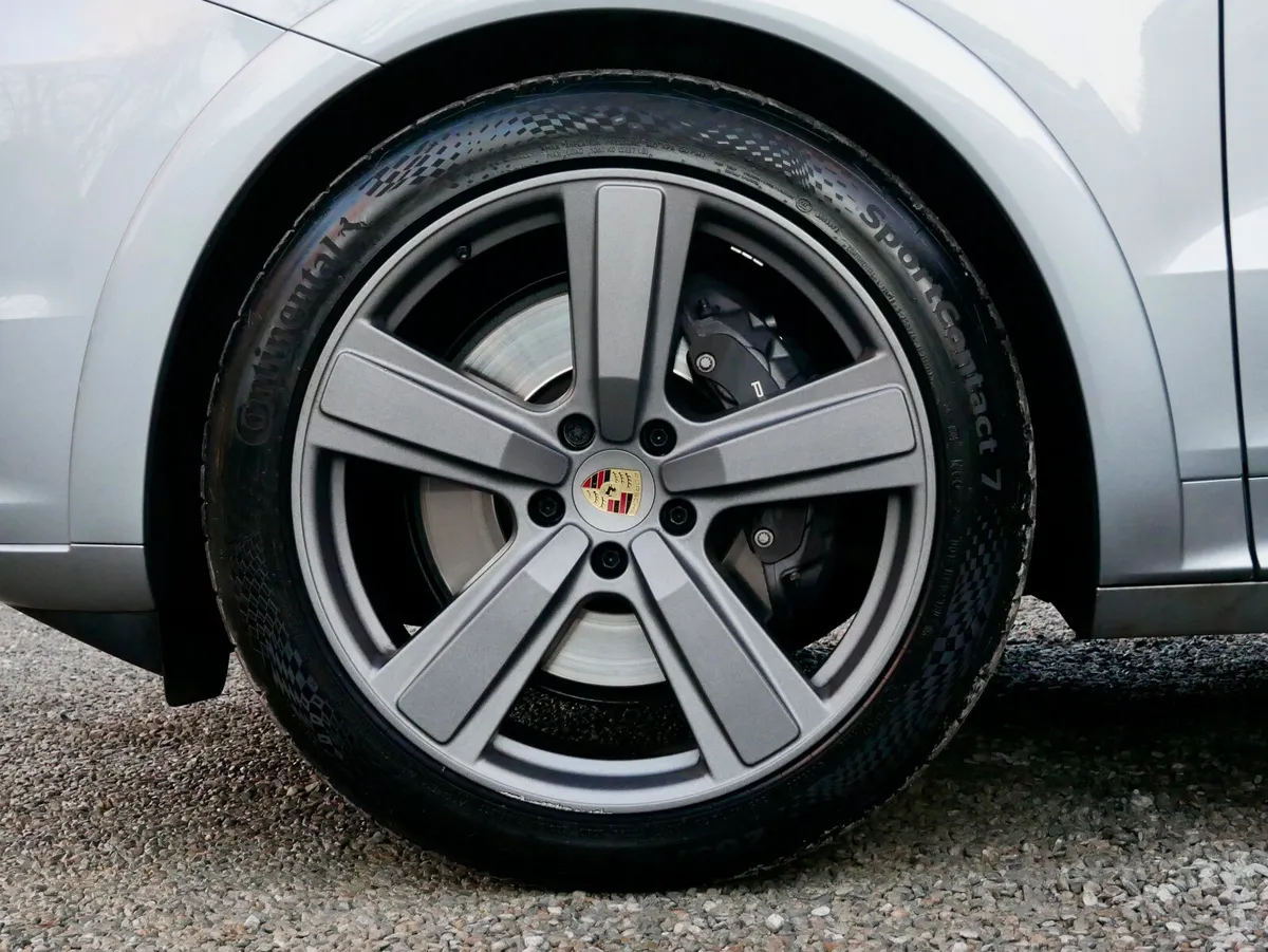 2024 Porsche Cayenne E-Hybrid 470BHP, HIGH SPEC - Image 4