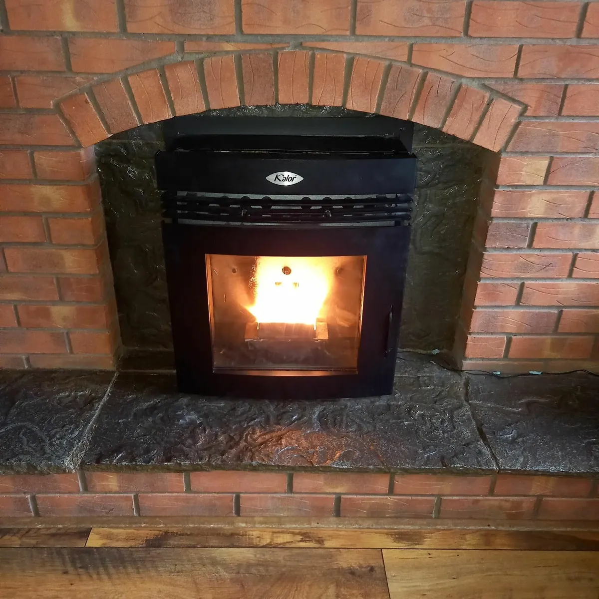 Wood pellet insert stove, perfect condition - Image 1