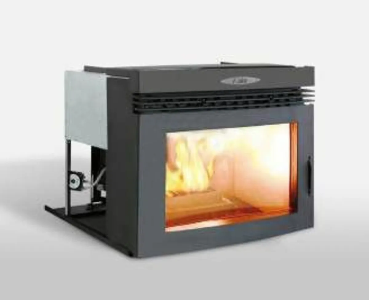 Wood pellet insert stove, perfect condition - Image 2