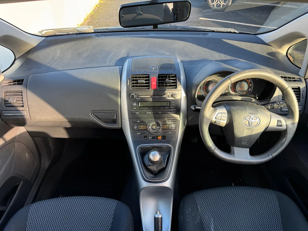Toyota Auris 1.3 2011 LOW KMS - Image 2
