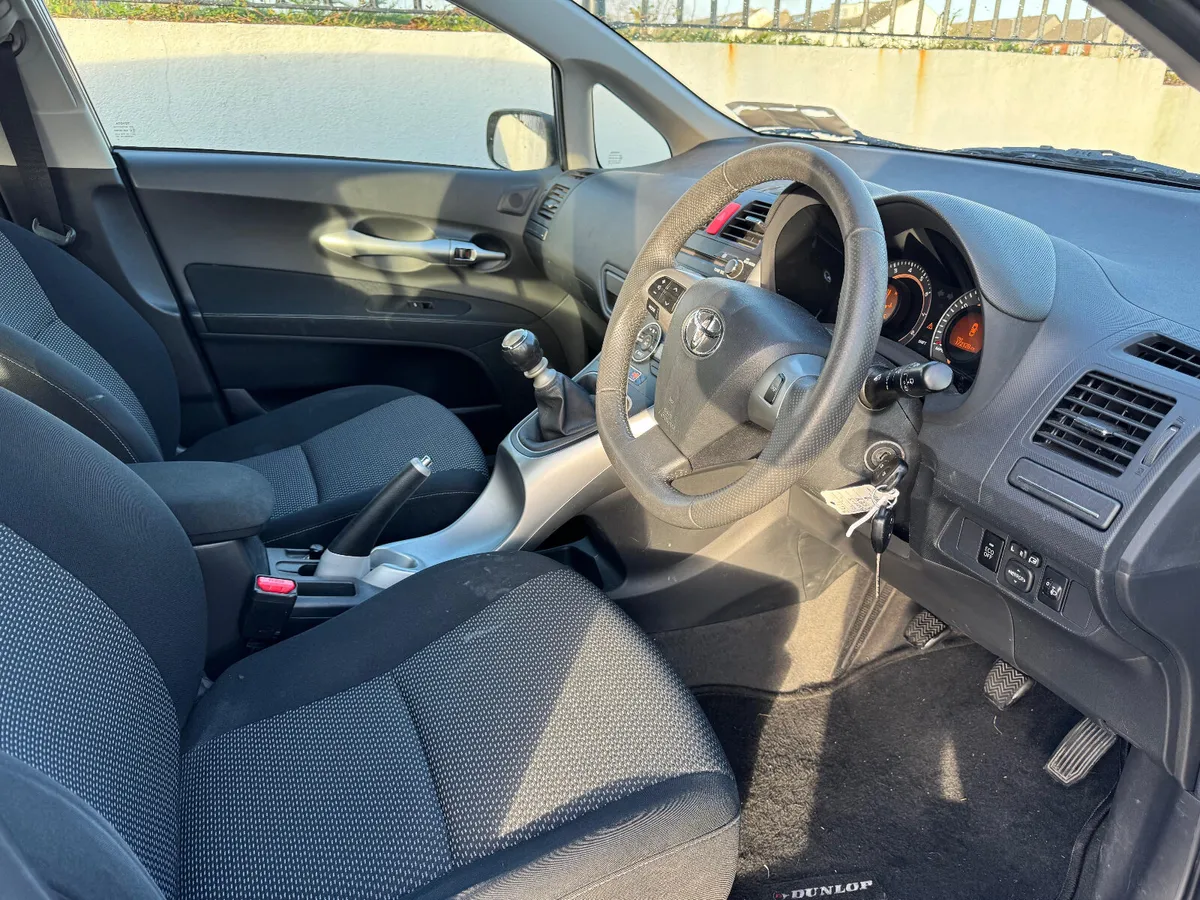 Toyota Auris 1.3 2011 LOW KMS - Image 4