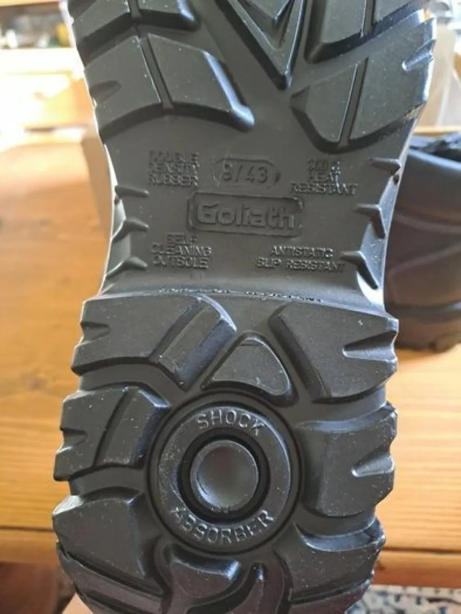Goliath Safety boots size 9 - Image 2