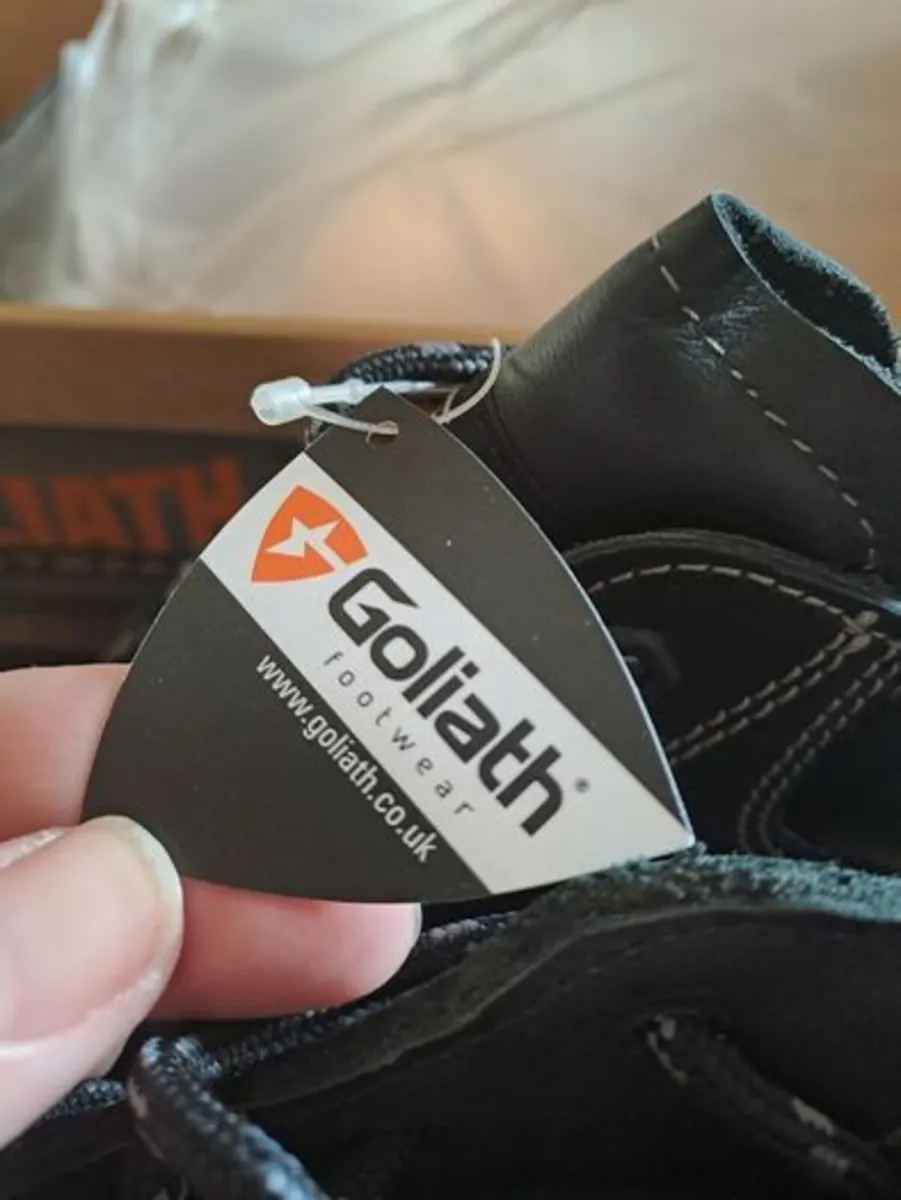 Goliath Safety boots size 9 - Image 3