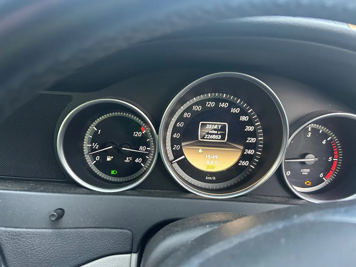 Mercedes-Benz C-Class 2012 - Image 2
