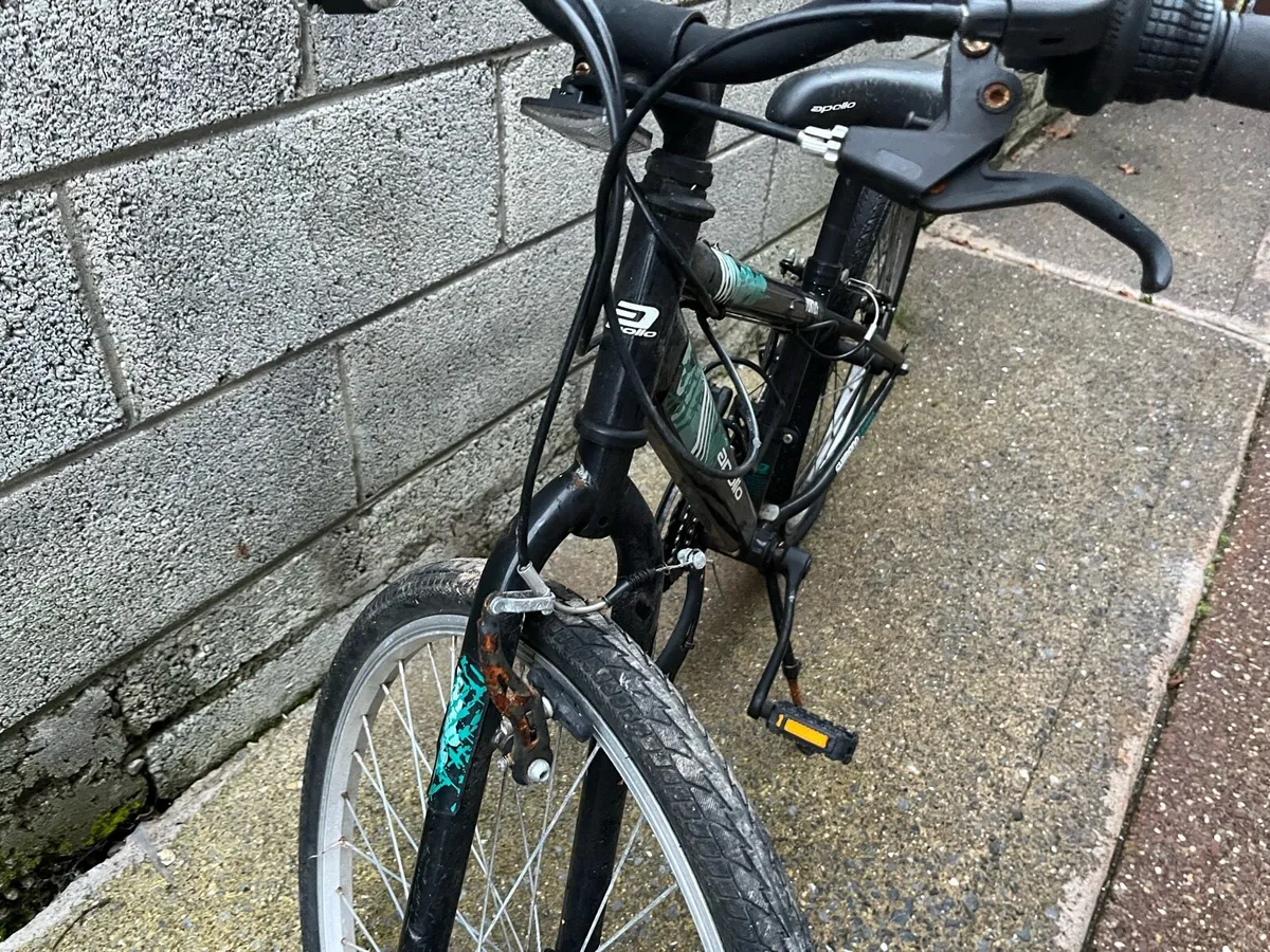 Broken kids bike - Image 1