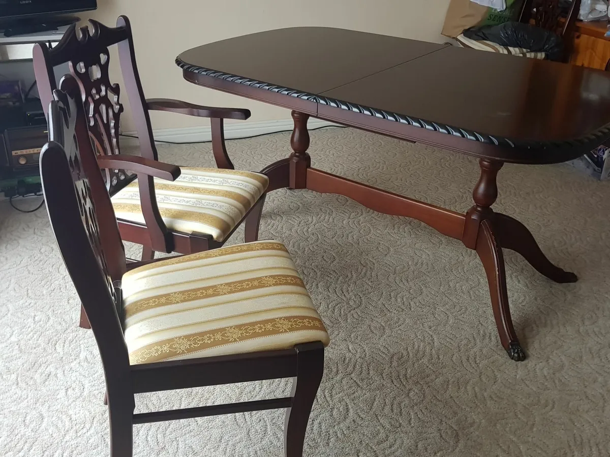 Furniture extendible table plus 4 chairs and 2 car - Image 2