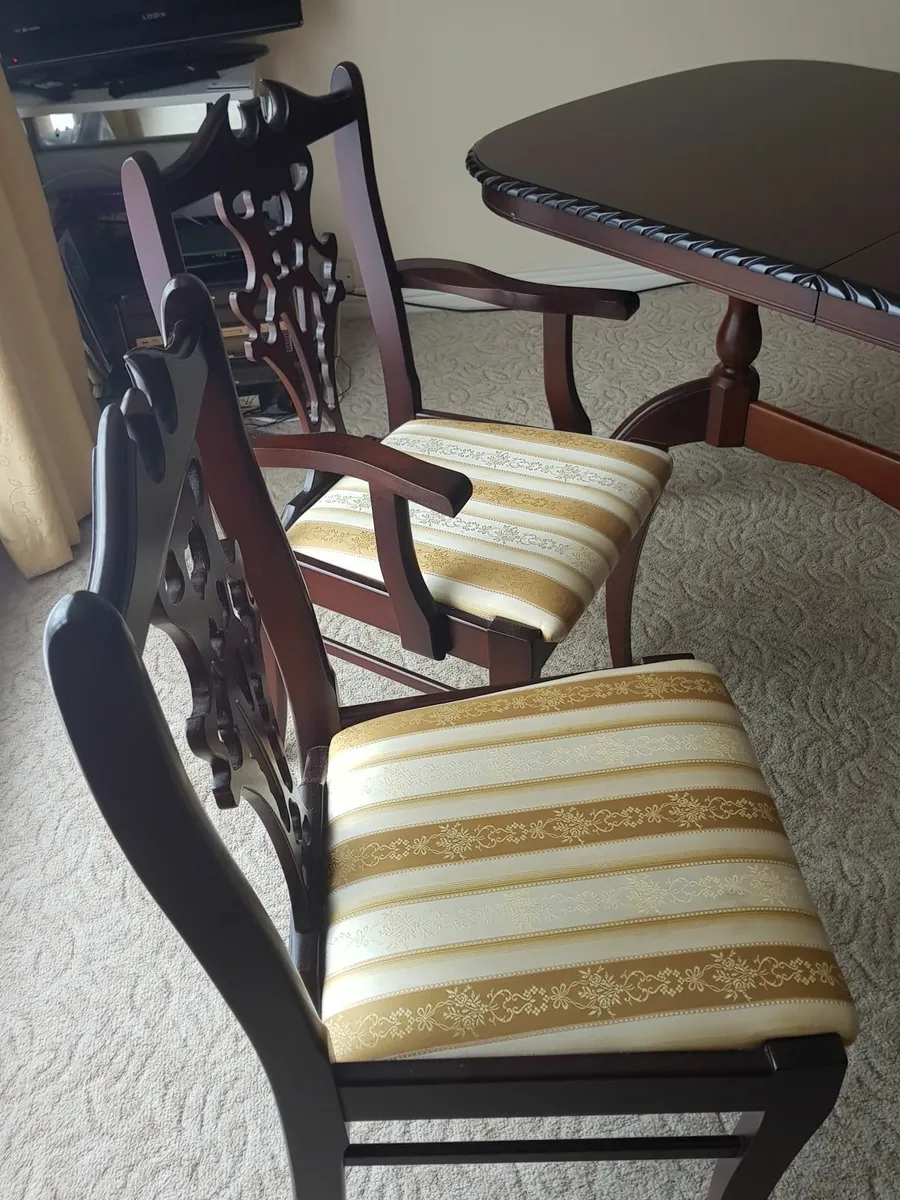 Furniture extendible table plus 4 chairs and 2 car - Image 3