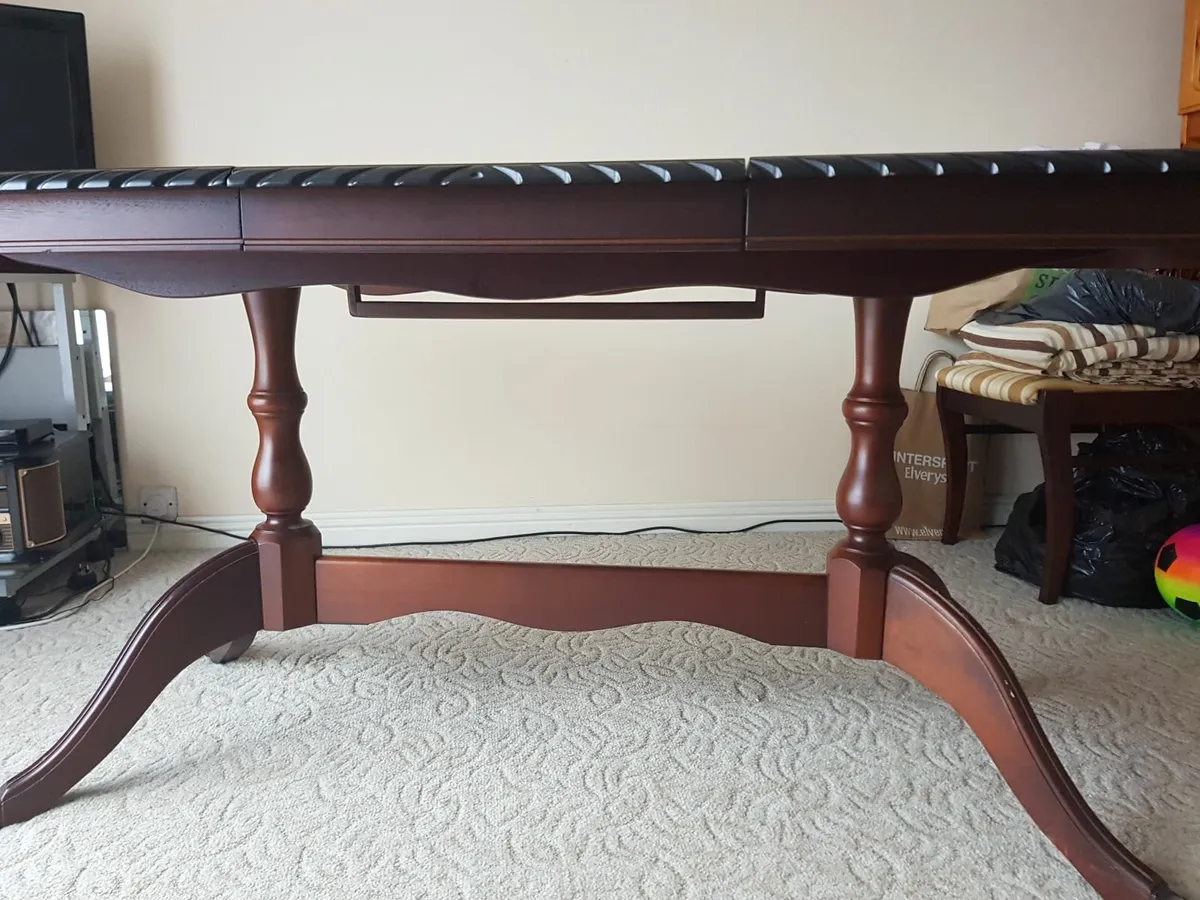 Furniture extendible table plus 4 chairs and 2 car - Image 4