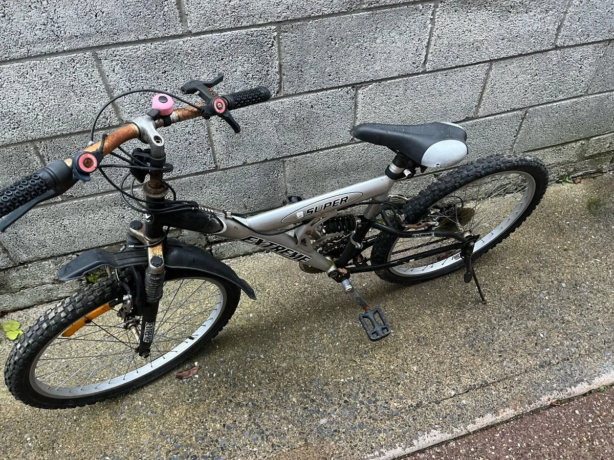 Broken adults bike - Image 1