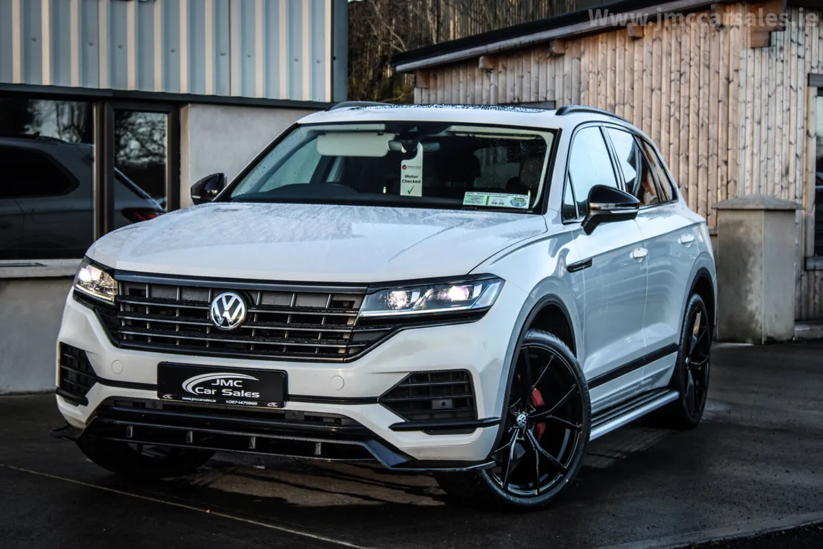 2019 VOLKSWAGEN TOUAREG R-LINE PAN ROOF - Image 1