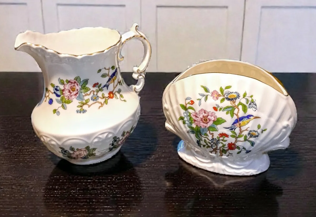 2 lovely Aynsley Pembroke - Image 1