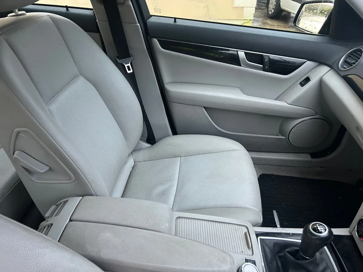 Mercedes-Benz C-Class 2012 - Image 3