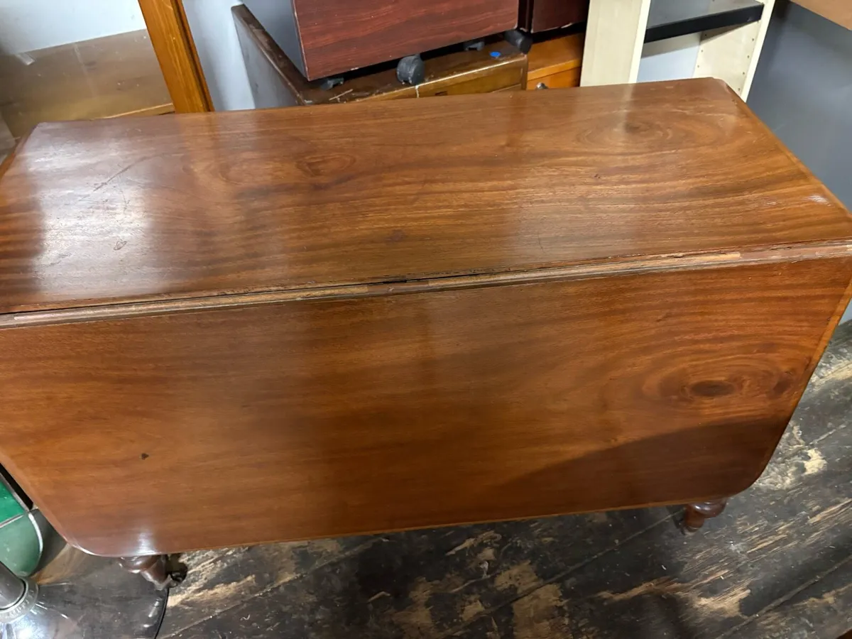 An Antique English Georgian mahogany drop leaf - Image 1