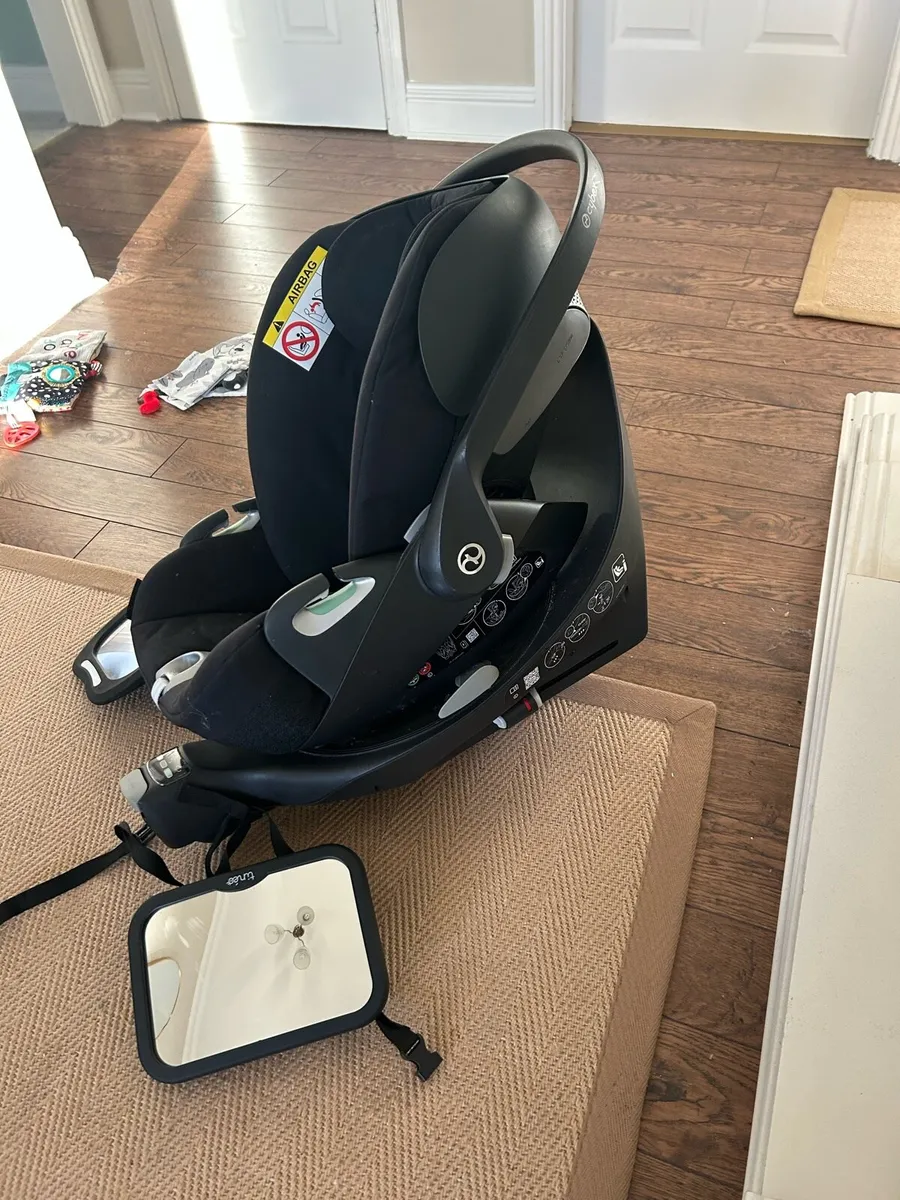 Cybex 360 car seat with isofix and mirrors - Image 1