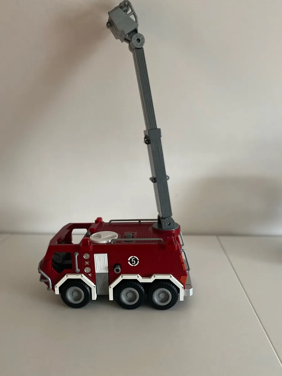 Toy fire engine - Image 2