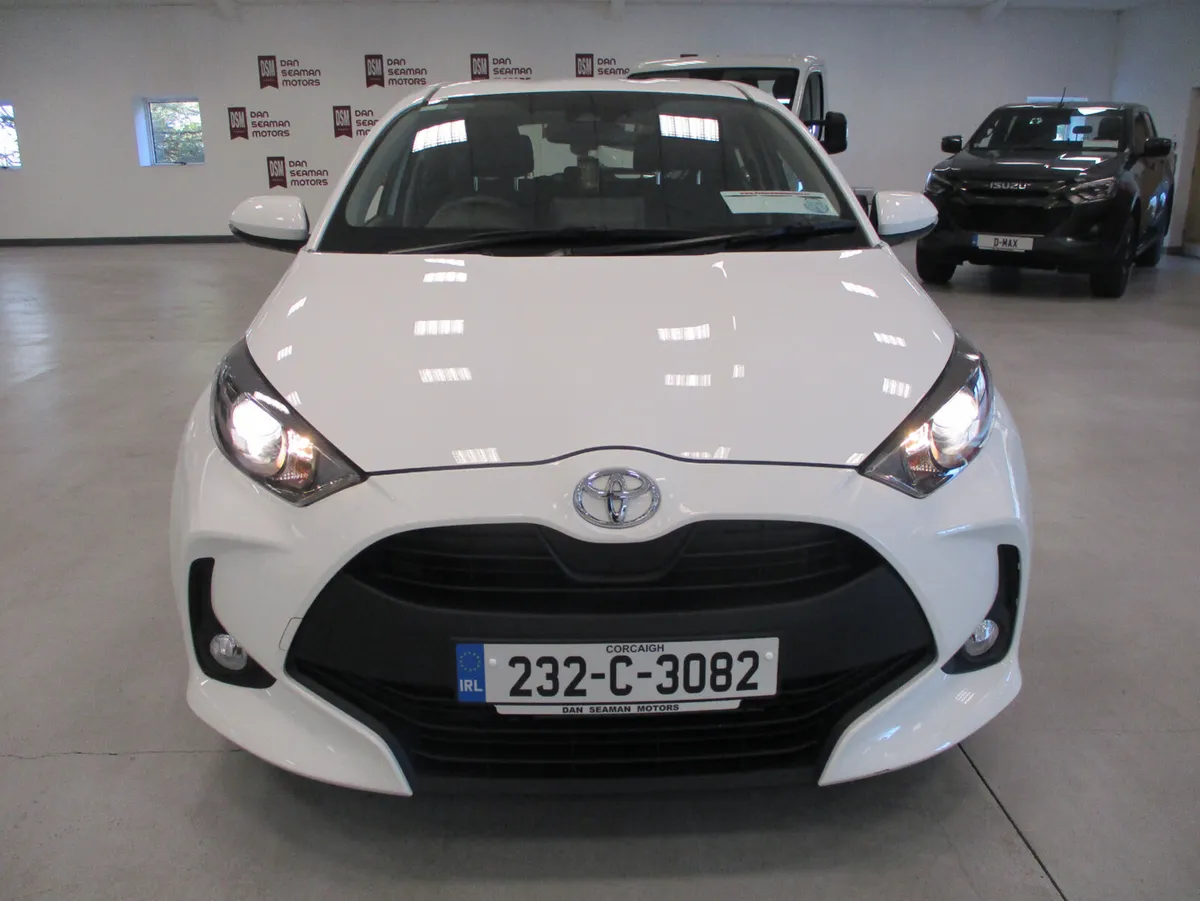 Toyota Yaris 1.0 LUNA 5 DR 2023 - Image 4