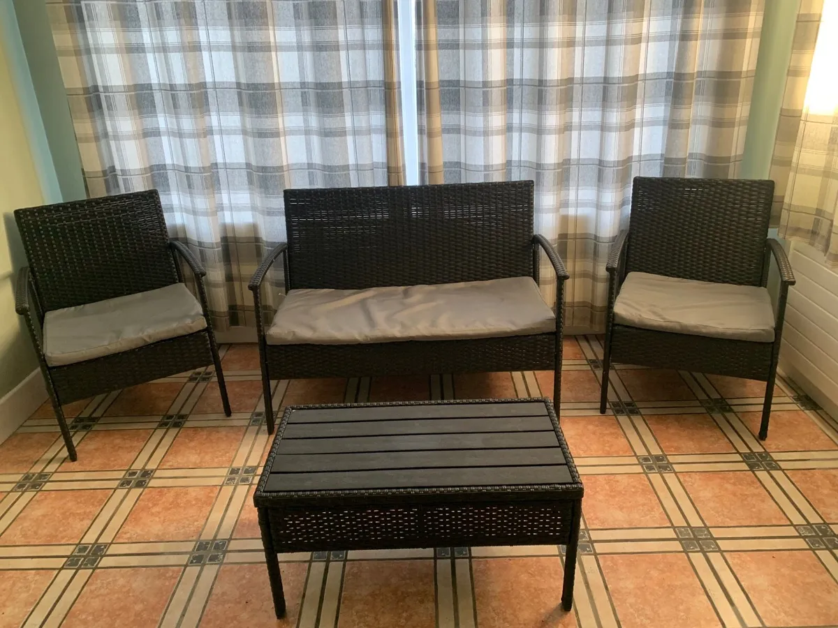 Garden bench & chairs - Image 3