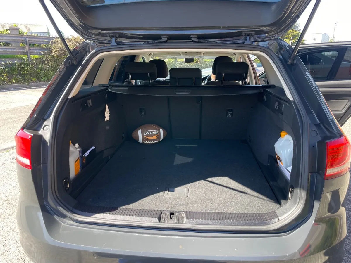 Volkswagen Passat 2017 - Image 3