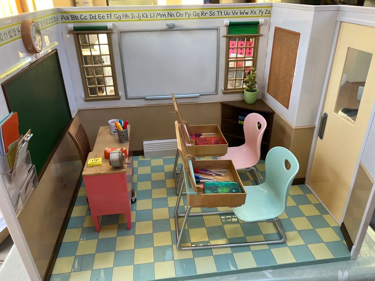 Our generation Dolls school house - Image 3