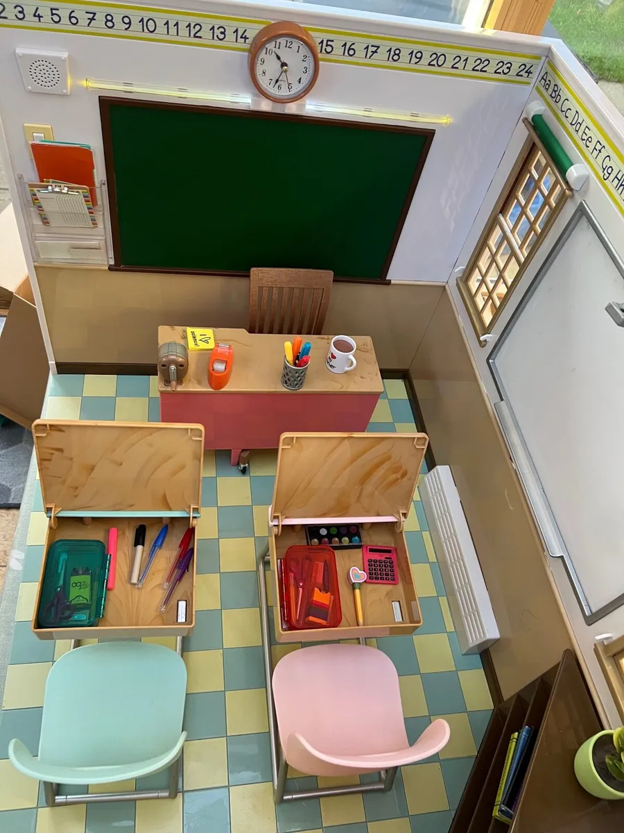 Our generation Dolls school house - Image 4