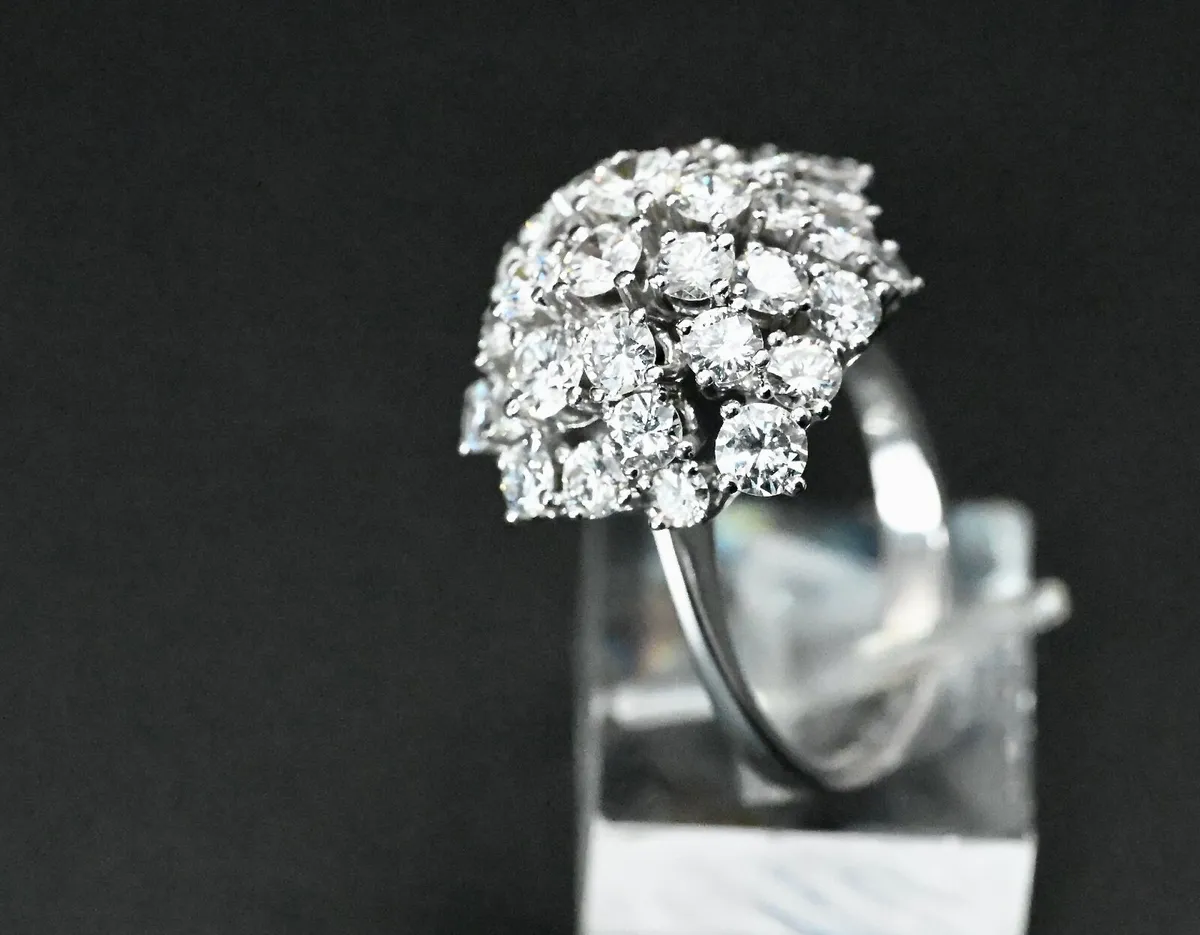Vintage 1970s 4.1ct Diamond Cluster Ring - Image 2
