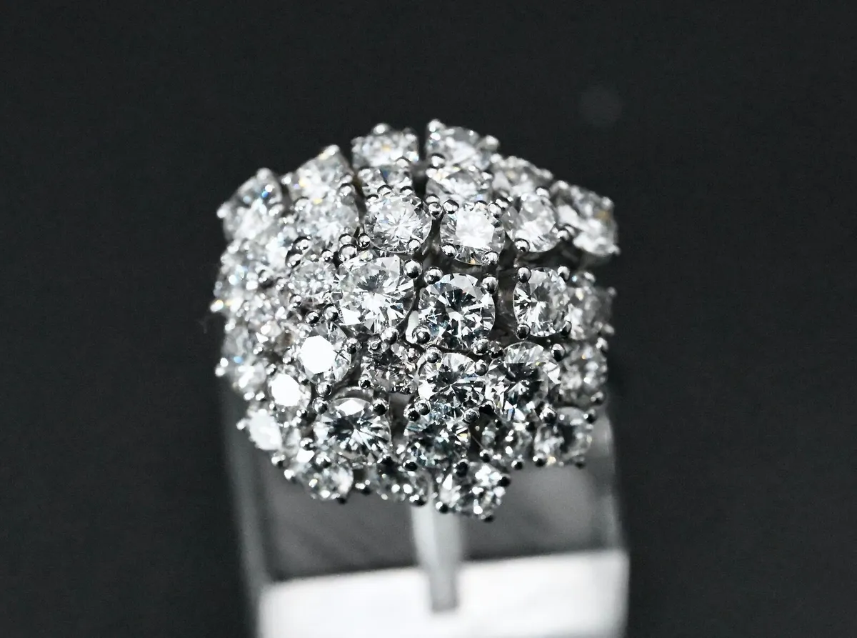 Vintage 1970s 4.1ct Diamond Cluster Ring - Image 1