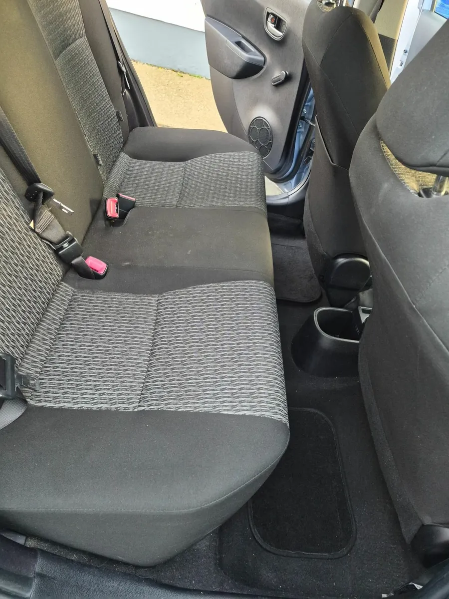 Toyota Yaris 2013 - Image 2