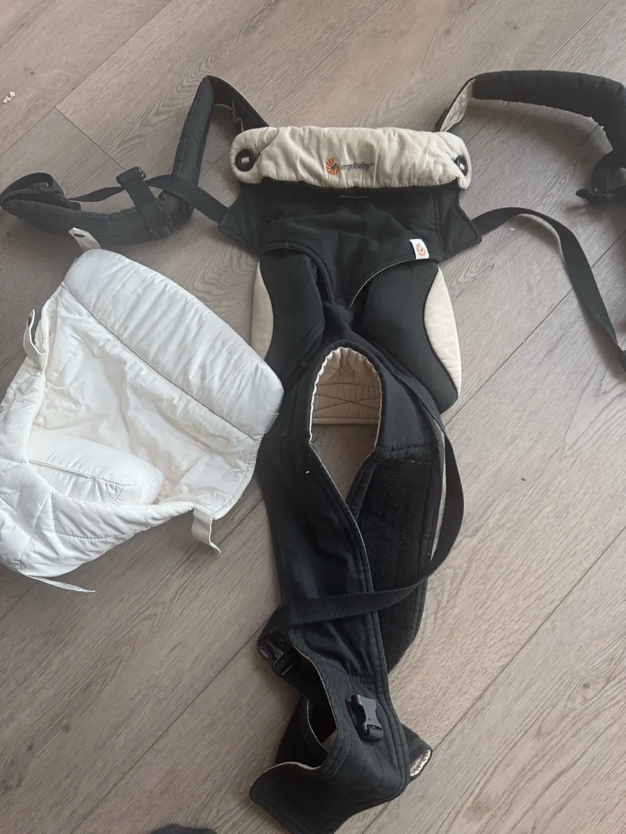 Ergo 360 baby carrier with new born insert